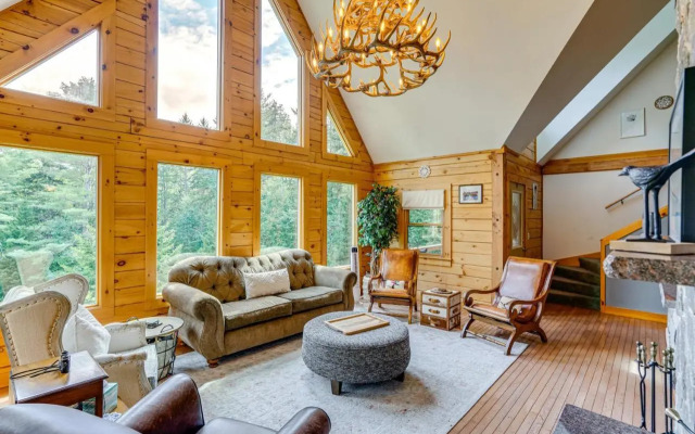 Spacious Wilmington Cabin: Walk to Lake