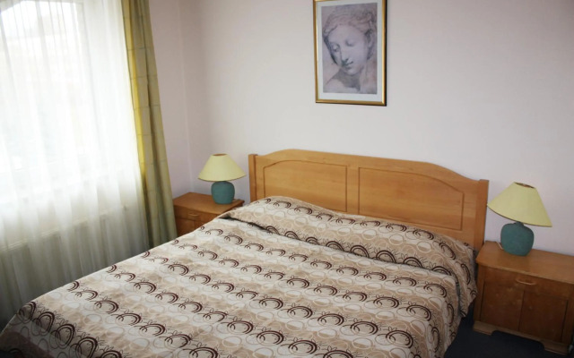 Amicus Hotel