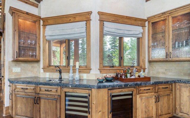 THE Pinnacle by Exceptional Stays
