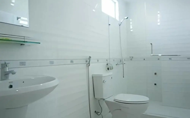 Le Dai Phat Hotel Q6 - by Bay Luxury – Bathroom – Ho Chi Minh City