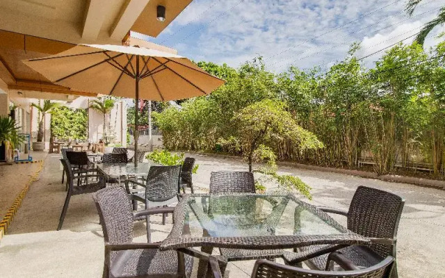 Main Hotel & Suites