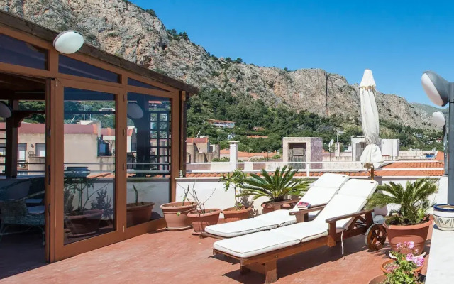 Casa con terrazza sul mare all'Addaura by Wonderful Italy