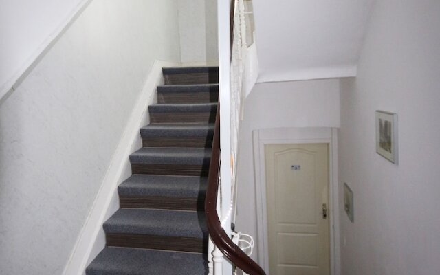 The Penny Pincher Inn - Hostel