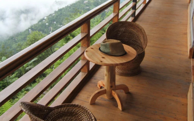 Deolo Cliff Eco Resort