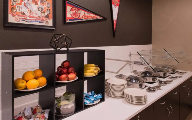 Отель The Arch Convention Hotel