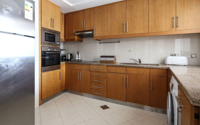 Spacious 2BR Dubai Marina Apartment, Amazing Location!