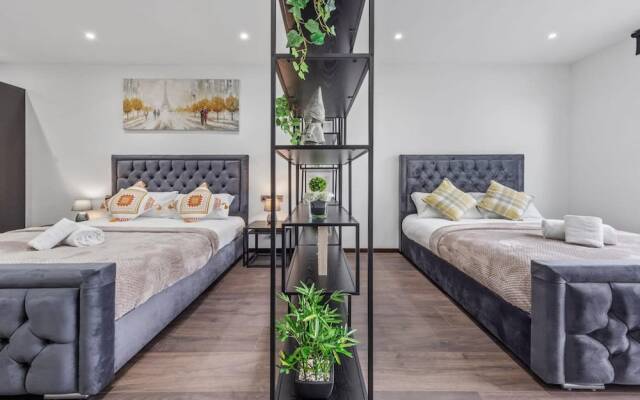Luxury Sleeps 4 Studio Flat