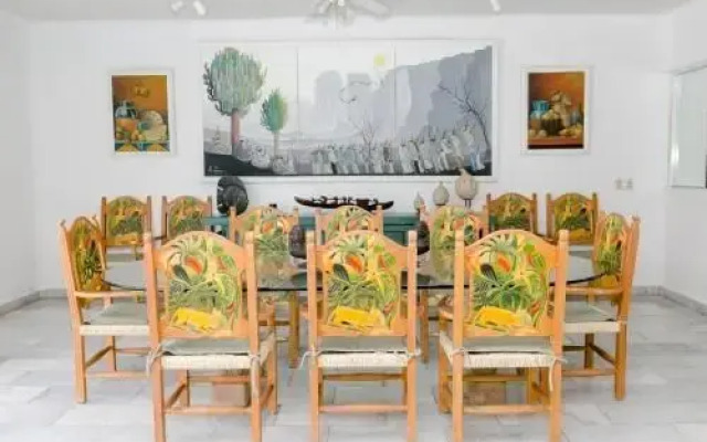 7BR EXCLUSIVA casa en Las Brisas con ALBERCA