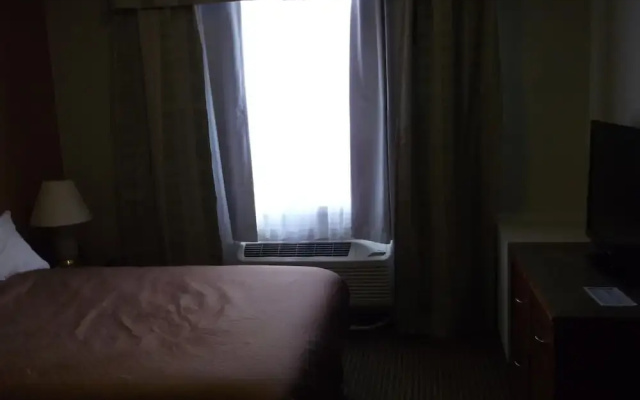 Foxwood Inn & Suites