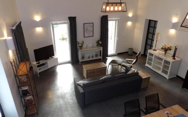 Apothiki House