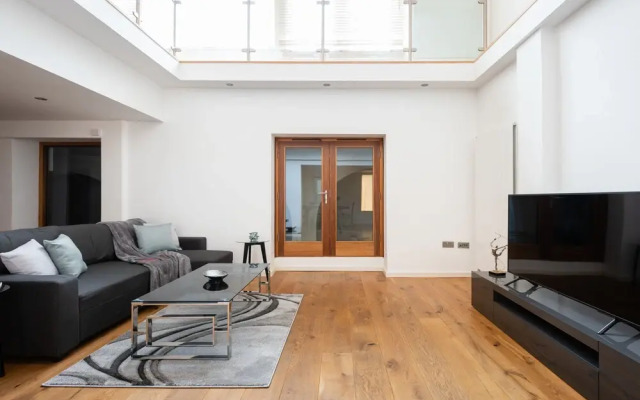 Platinum Apartment in Camden 9946