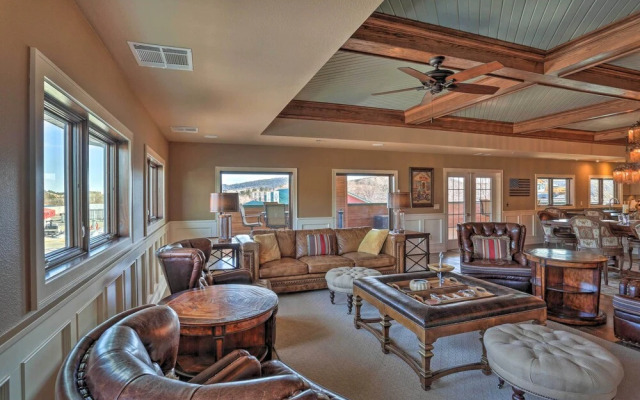 Main Street Strugis Apt w/ High-end Features