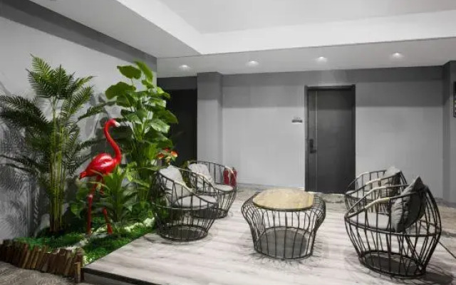Nanyang Yueke Light Hotel (Wolong Bridge)