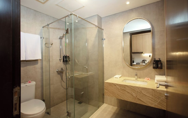 Louis Kienne Suite Cikarang