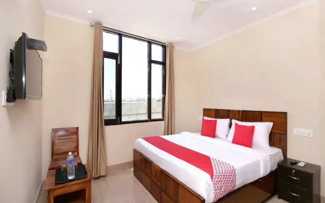 OYO 16875 Hotel Skyz