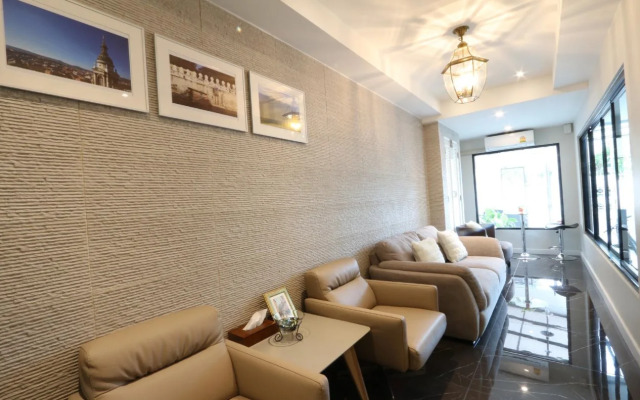 Neveu Premier Residence : Ratchada