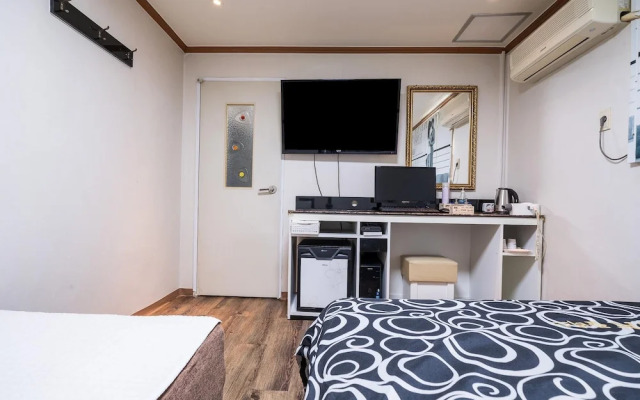 Suwon Hotel &amp;