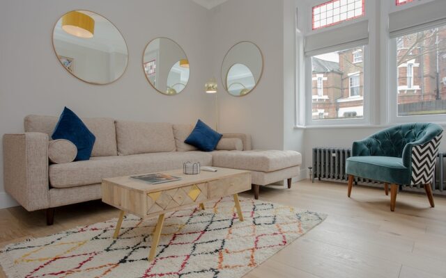 Modern 3 Bedroom Flat in West Hampstead