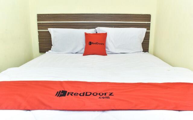 RedDoorz  near Pantai Losari 3