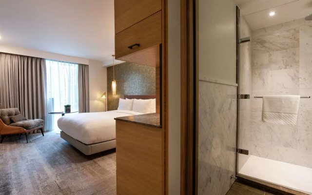 Lincoln Plaza London, Curio Collection by Hilton
