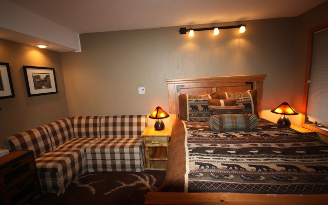 Four O'clock Lodge B05