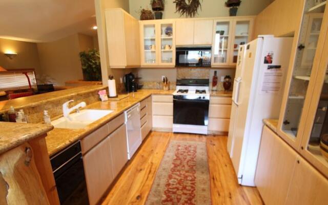 Snowcreek by Mammoth Reservations