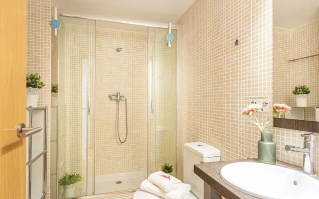 Apartment With 3 Bedrooms, sea Views and Pool
