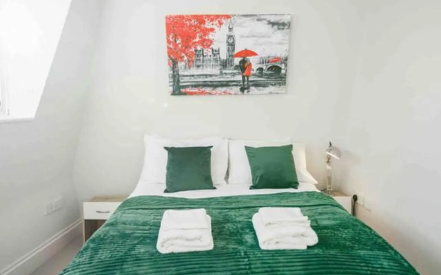 Spacious & Modern 3brs House in Central London