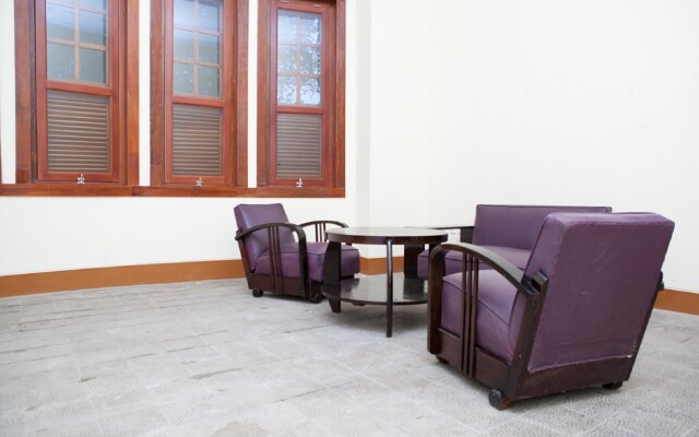 RedDoorz Plus near Pasundan University