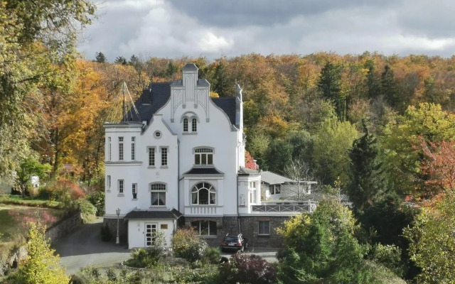 WeisseVilla Friedrichsbrunn Fewo SOLIDE