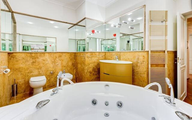Luxury apartment in the center of Rome