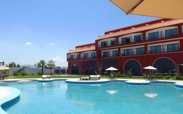 La Posada Hotel & Beach Club