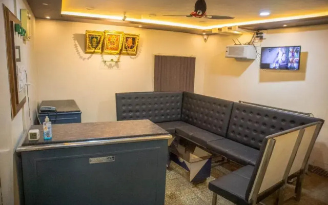 Shri Vasant Lodge