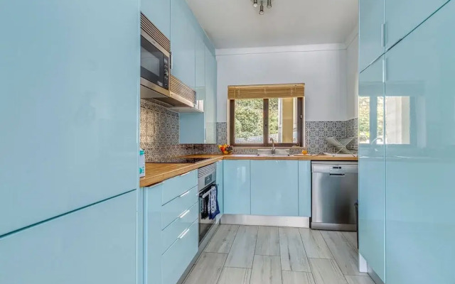 Azula Bright and Airy 2 Bedroom Apartment With p