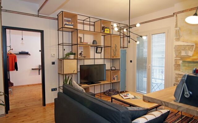 Kostas' Downtown Industrial Loft