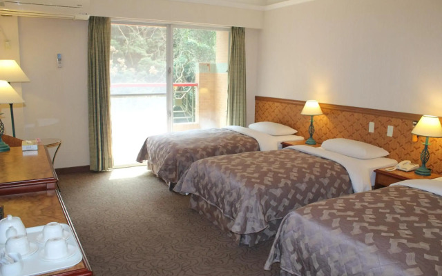 Hoya Hot Springs Hotel