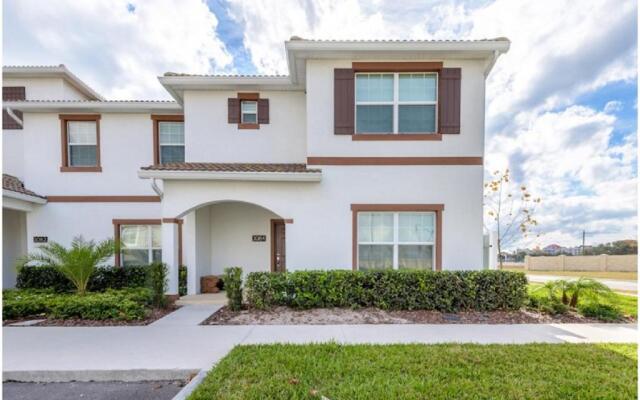 Four-Bedroom Townhome Davenport