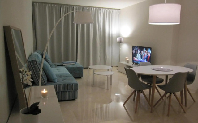 2152-Modern apt with private beach