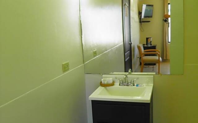 #52 Bungalow Seaside Hotel & Victors RV Park