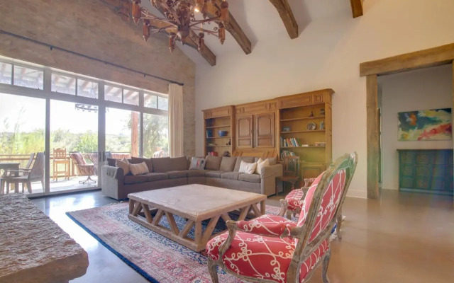 Pool & Covered Patios: Sprawling Austin Estate!