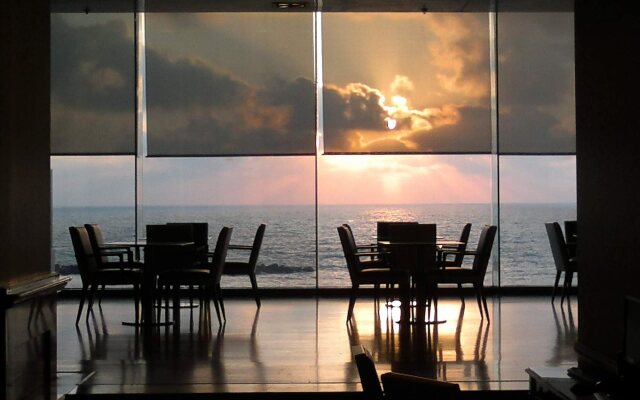 Crowne Plaza Tel Aviv Beach by IHG