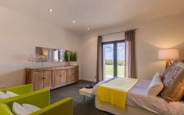 Sa Canoveta With Designer Kitchen