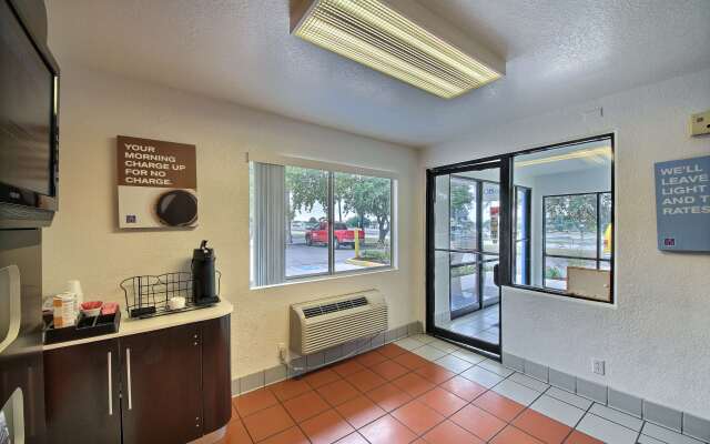 Motel 6 San Marcos, TX