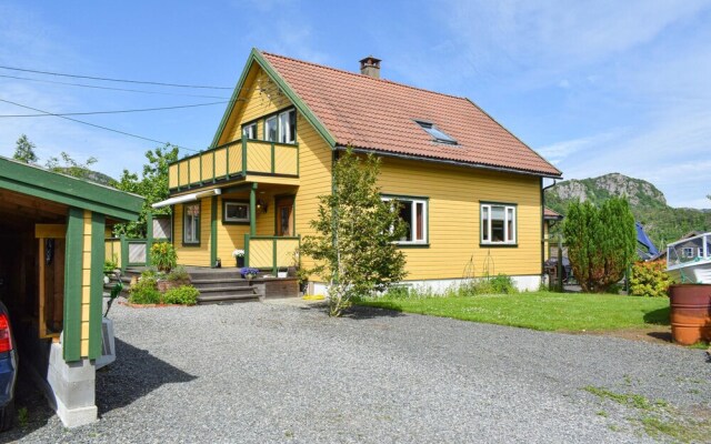 Nice Home in Farsund With Wifi and 3 Bedrooms