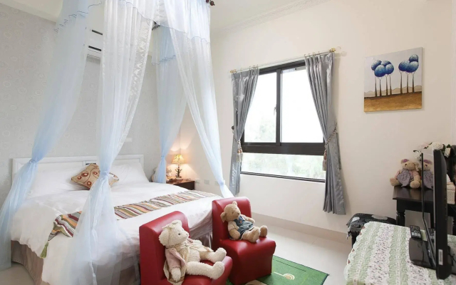 Textile Girl Romantic Homestay