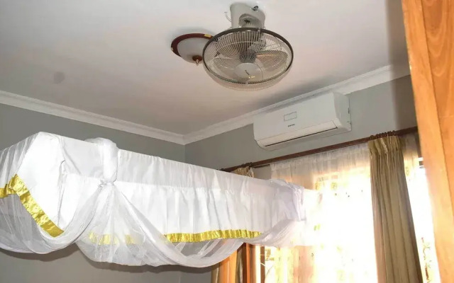 Mzunguu Safari Lodge