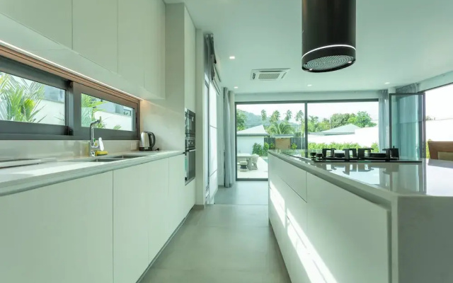 3BR Villa Hill Views Saltwater Pool V133