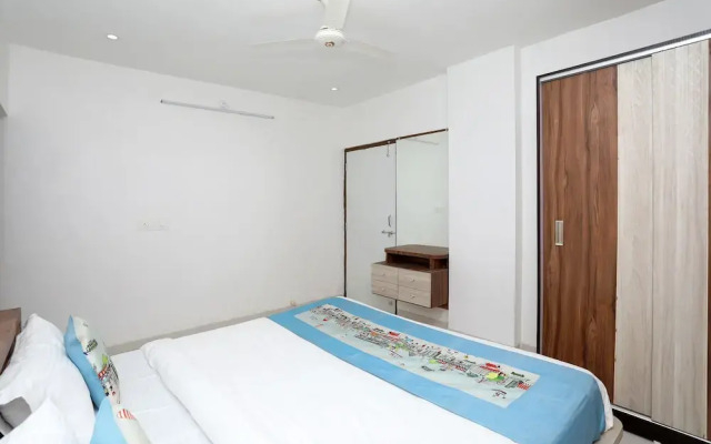 OYO 10066 Home Modern 3BHK Gulab Bagh