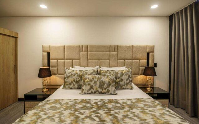 First Class Hotel