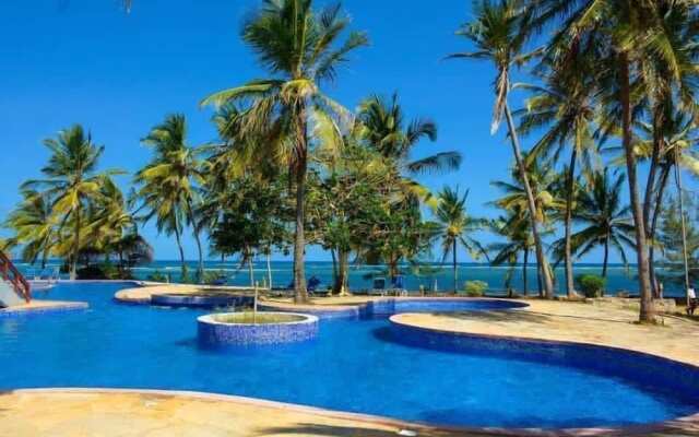 Lux Suites Lamera Beachfront Apartments